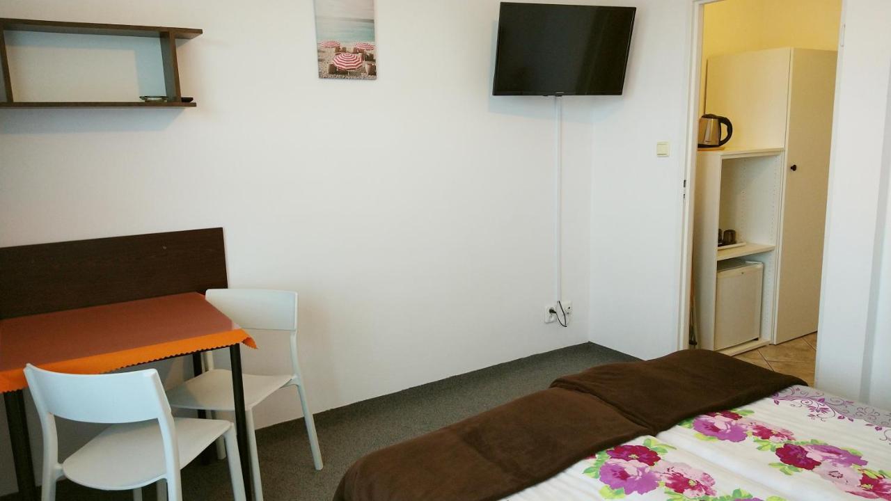 Klif Pokoje Goscinne W Centrum Blisko Morza 尤斯托尼莫斯基 外观 照片